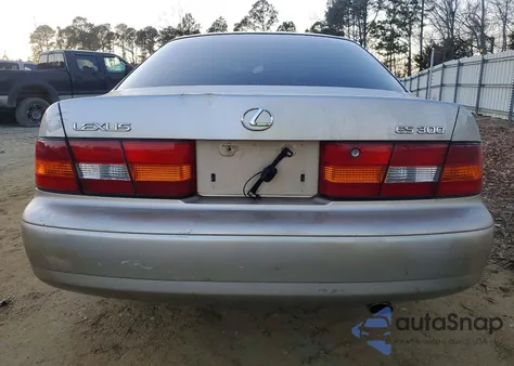 1998 Lexus Es 300 z USA, uszkodzony, nr VIN JT8BF28GXW5038995